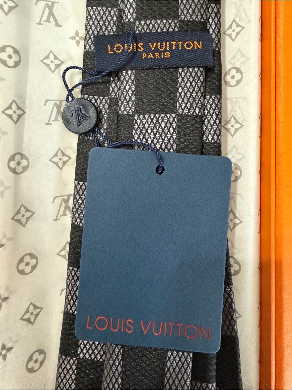 Louis Vuitton Checkered Tie - Picture 7 of 7